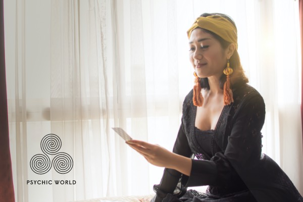 chinese woman reading tarot cards